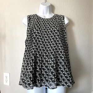 Banana Republic sleeveless top SIZE M